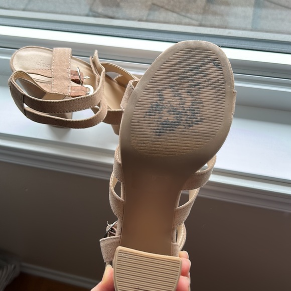 Heels - Picture 3 of 4